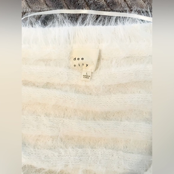 ✨ SUPER soft, white, fuzzy oversized sweater ✨ - Picture 2 of 2